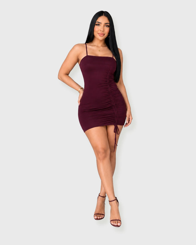 MERLOT RUCHED MINI DRESS - vista frontal