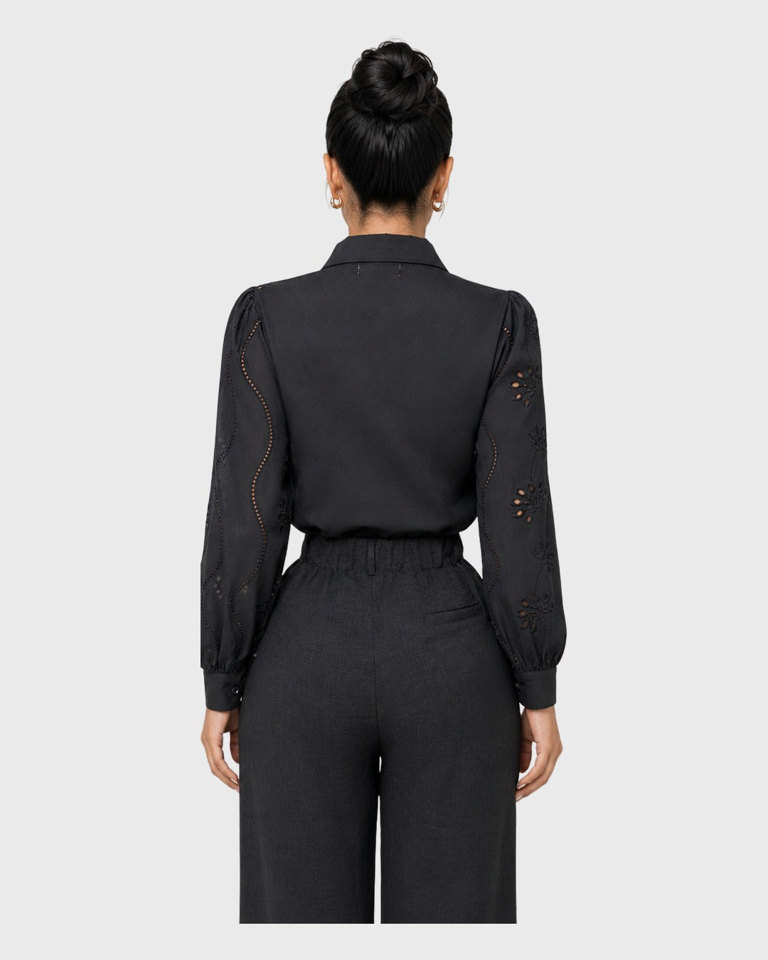 Bloom Eyelet Shirt Negro para mujer - vista posterior